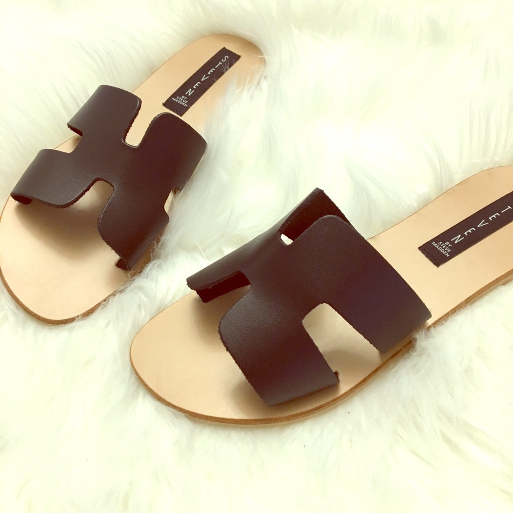 NWOT Steve Madden Greece Black Sandal